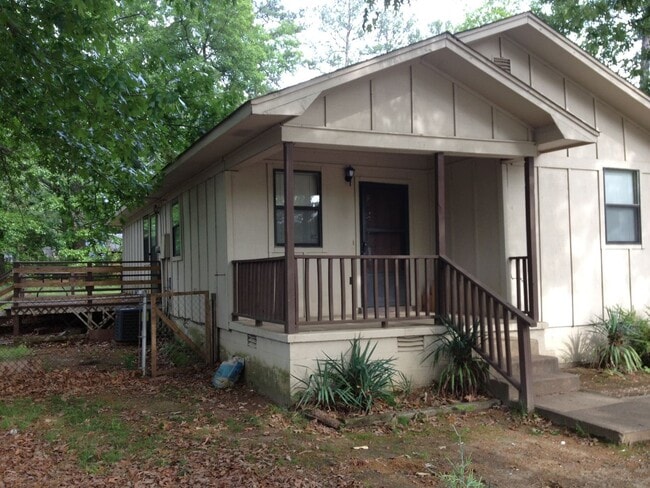 Primary Photo - 3221 Longcoy St