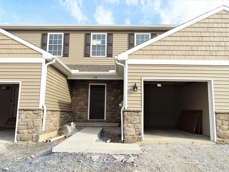 Building Photo - 349 Cedar Holw