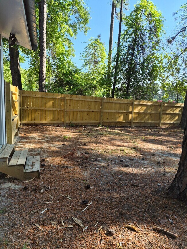 Building Photo - 719 Hedgelawn Way