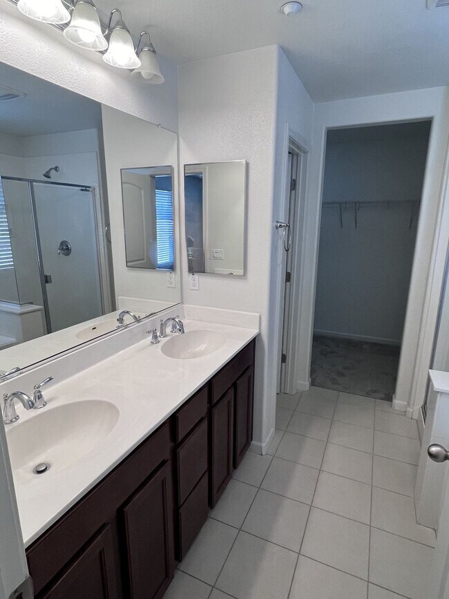 Building Photo - BEAUTIFUL HOME IN WEST ROSEVILLE!!