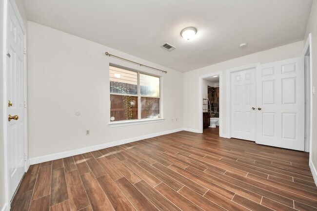 Building Photo - 3014 Chenevert St