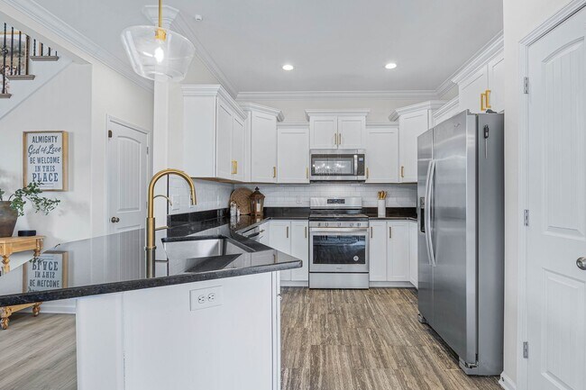 Building Photo - Pet Friendly Four Bedroom!
