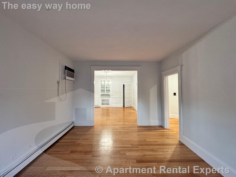 Building Photo - 136 Sharon St