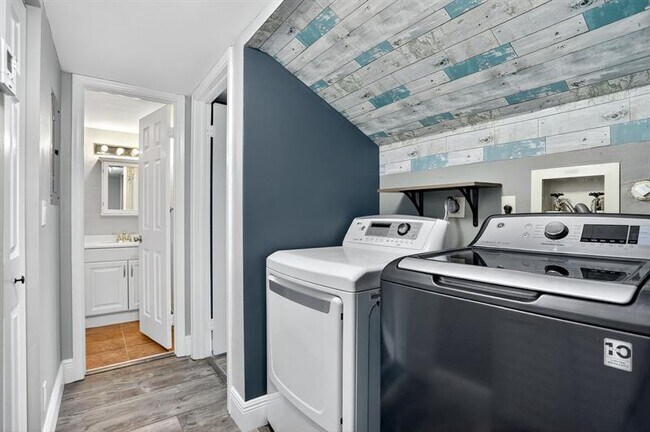 Building Photo - 2242 NW 39th Ave