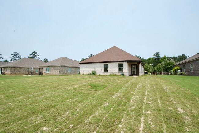 Building Photo - Immaculate 3BR/2BA Home in The Estates – P...