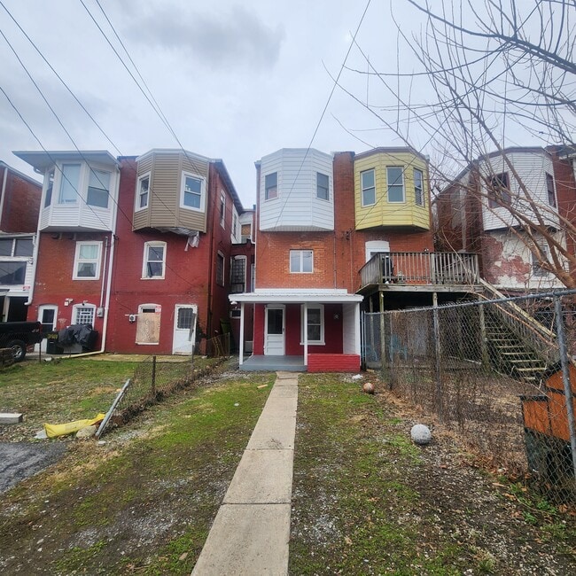 Building Photo - 3908 5th Ave