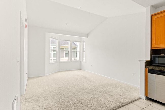 Building Photo - Downtown Oakland Condo w/ Parking & In Unit Laundry