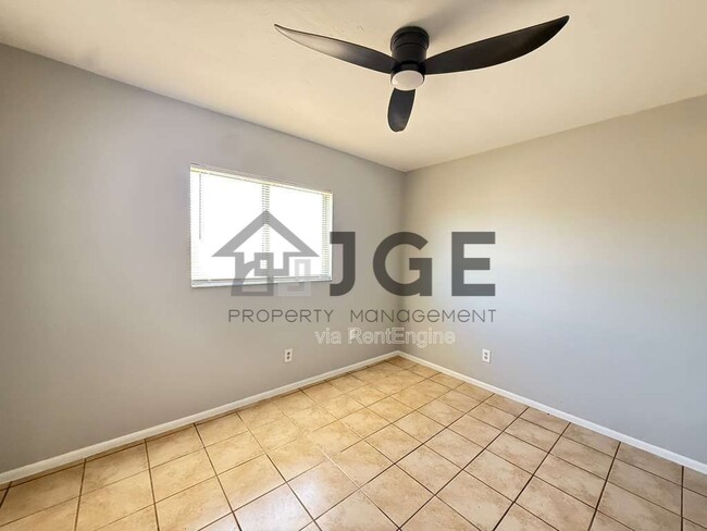 Building Photo - 724 Ne-11 Ter