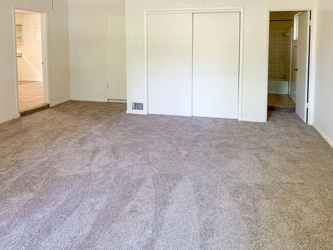 Building Photo - Pet Friendly 4BR/3BA Bedroom House - Available Mid-June!