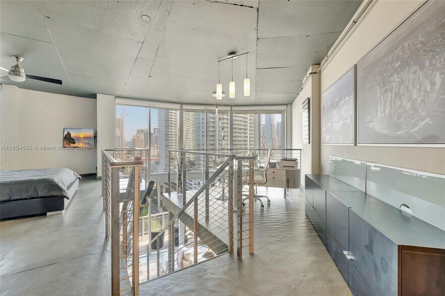Building Photo - 690 SW 1st Ct