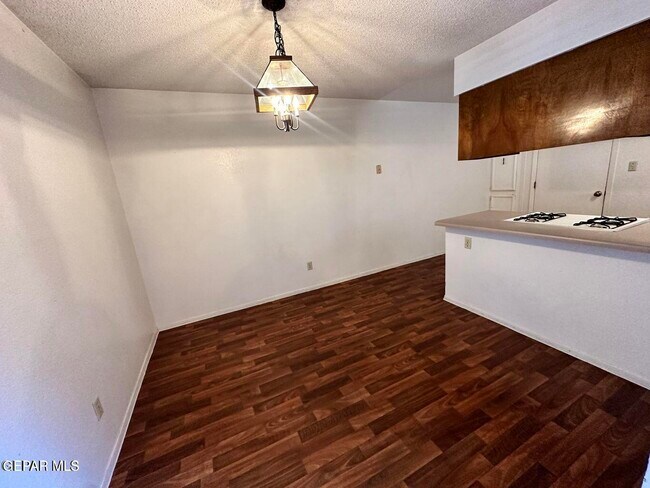 Building Photo - 2827 Anise Dr