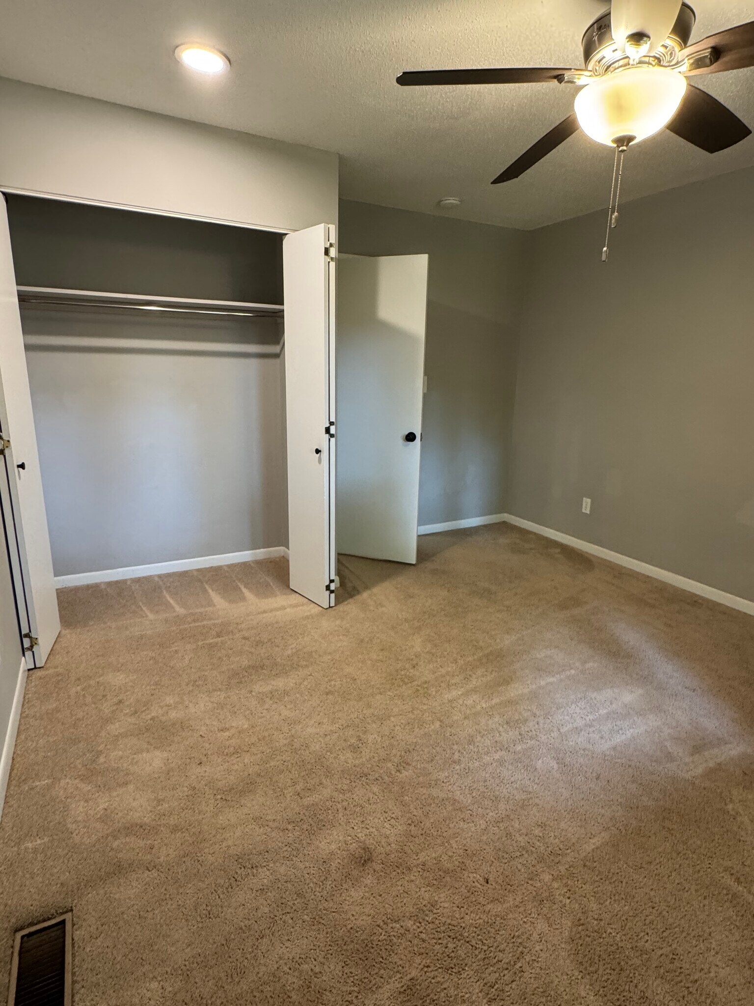 Building Photo - 115 Beechnut St
