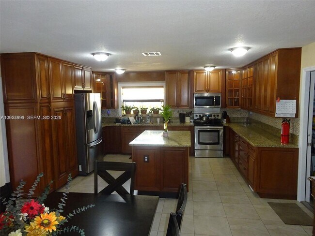Building Photo - 9240 SW 56th St