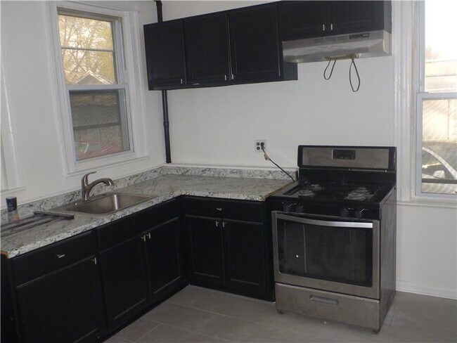 Building Photo - 81 Rose Terrace