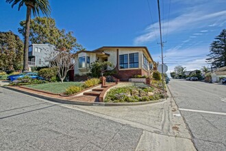 Building Photo - VERY BRIGHT & AIRY, 2050 SQ FT HOME W/ TON...