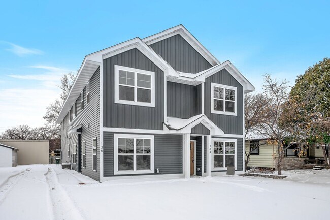 Building Photo - 423 12th Ave N