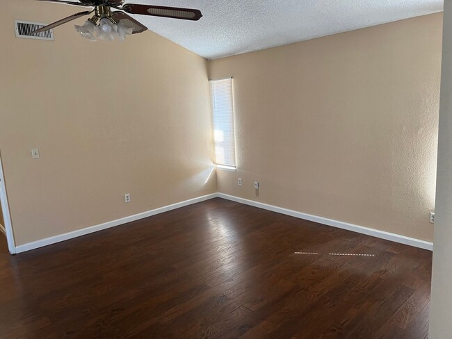 Building Photo - Southwest Home Ready to Move In!