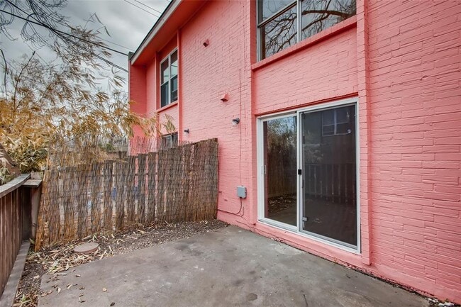 Building Photo - 3818 Southway Dr