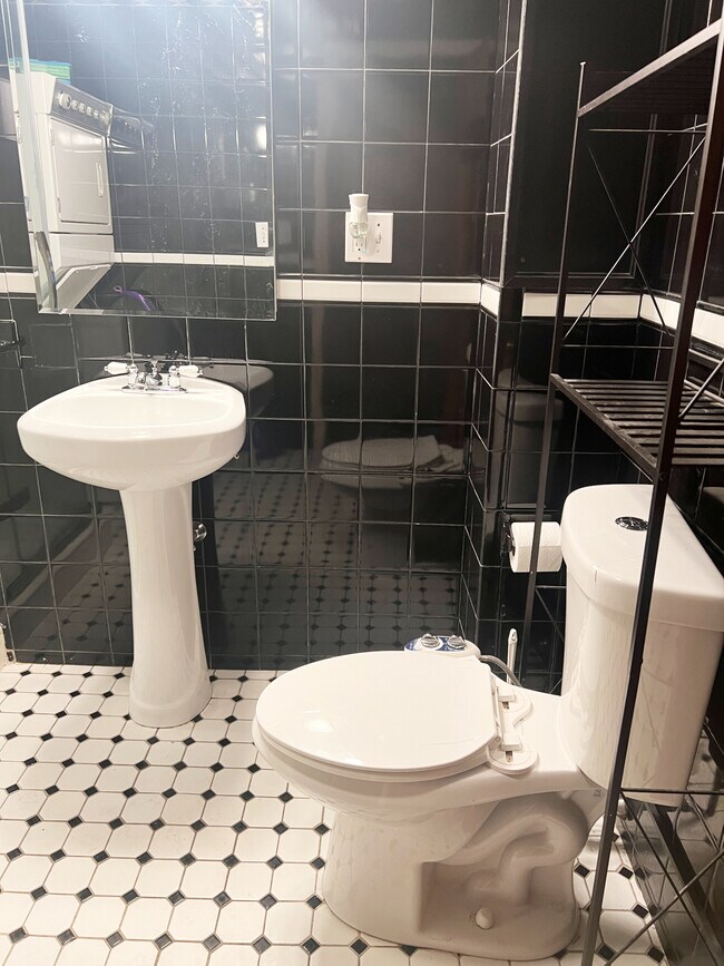 Building Photo - 27 Lexington St