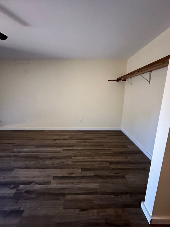 Building Photo - Coming Available 3 Bedroom