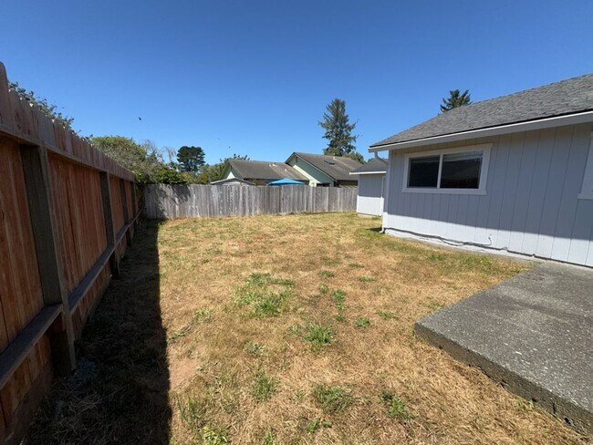 Building Photo - 3525 Tracey Ct