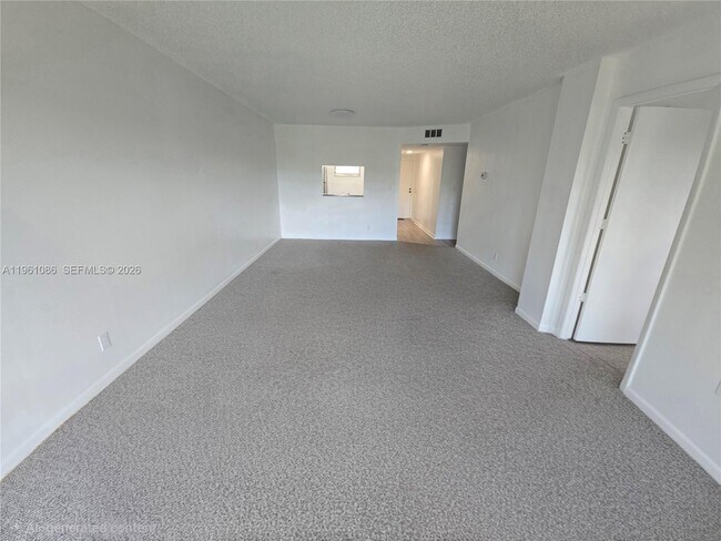 Building Photo - 8735 Ramblewood Dr