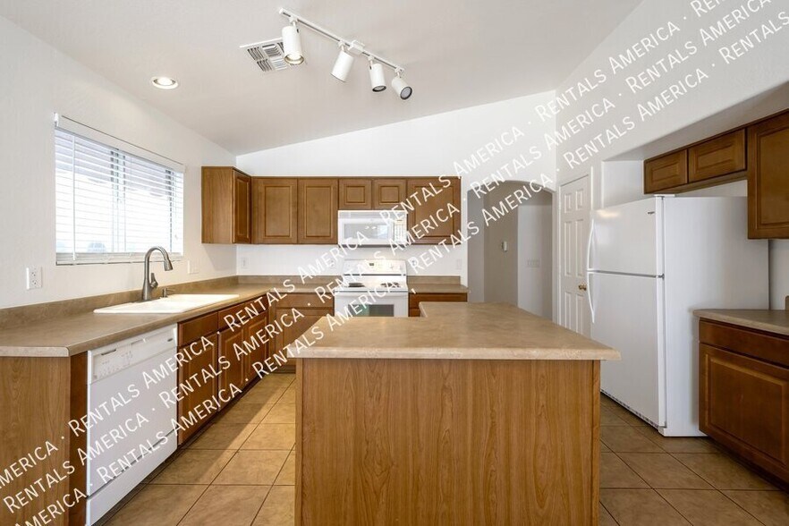 Building Photo - 1448 E Saguaro Trail