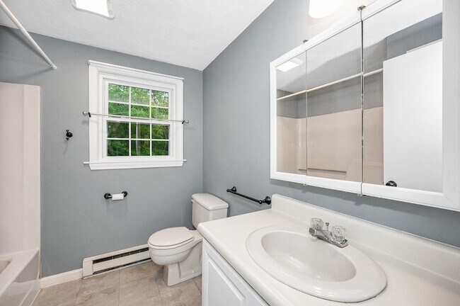 Building Photo - 352 Mammoth Rd
