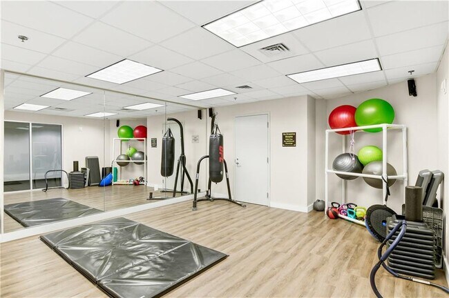 Building Photo - 250 Pharr Rd NE