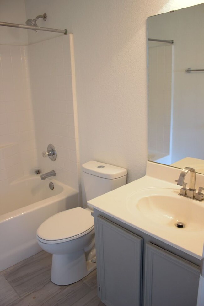 Building Photo - TWO WEEKS FREE RENT!!!!! Newly Remodeled K...