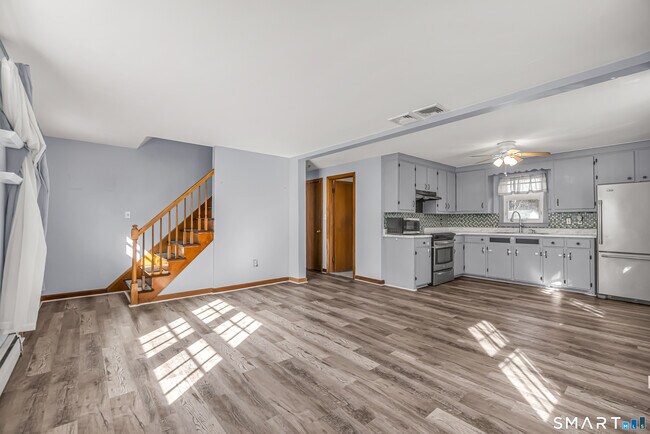 Building Photo - 466 High Hill Rd