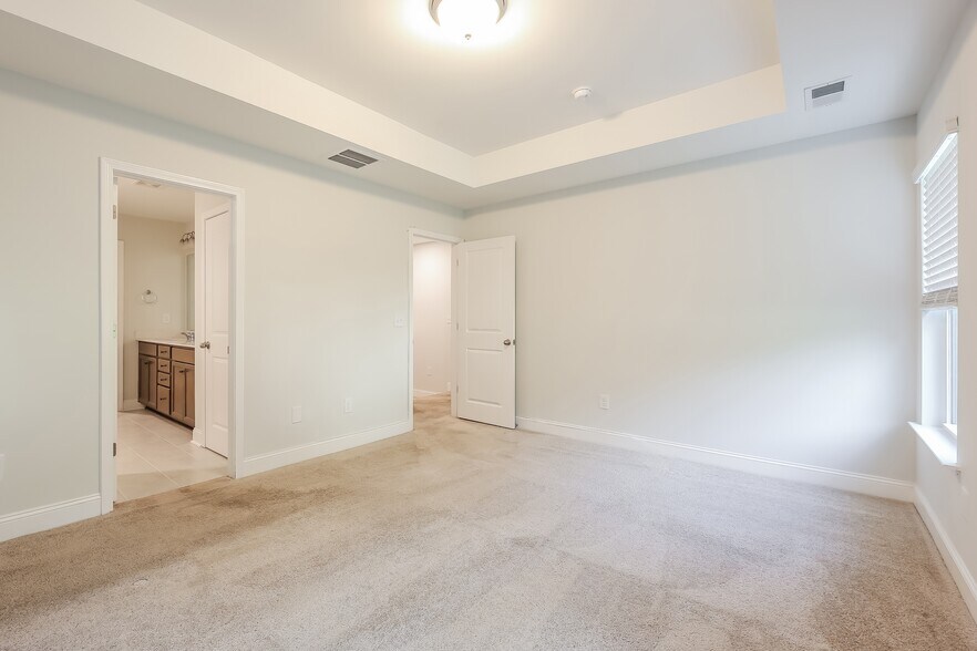 Building Photo - 301 Woodgate Wy
