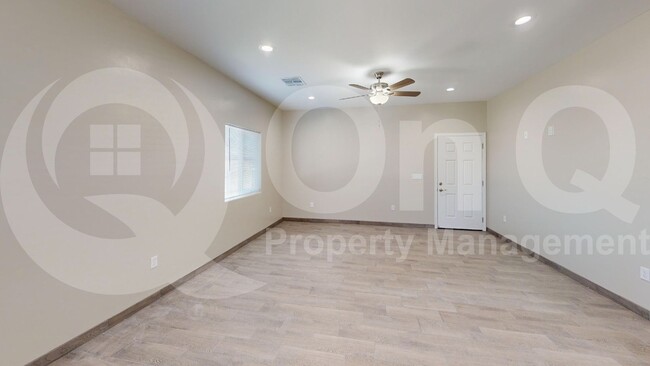 Building Photo - 442 E Wilcox Dr