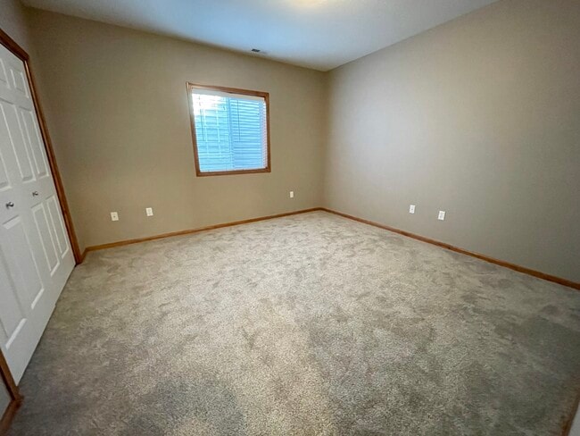 Building Photo - 738 NE Spring St