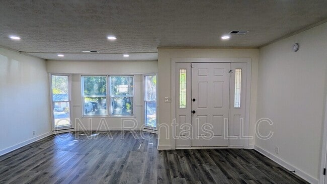 Building Photo - 4444 Hide a Way Dr