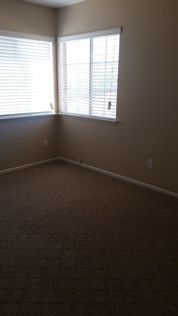 Building Photo - POOL FOR THE SUMMER! SPACIOUS 4 BEDROOM 3 BATH EAGLE RANCH HOME