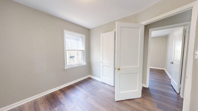 Building Photo - W.130th-Bellaire neighborhood, updated 3 b...