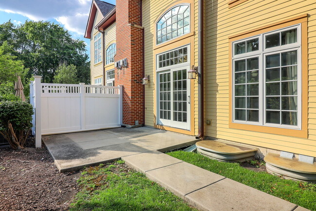 Building Photo - 4171 Royal Mews Cir