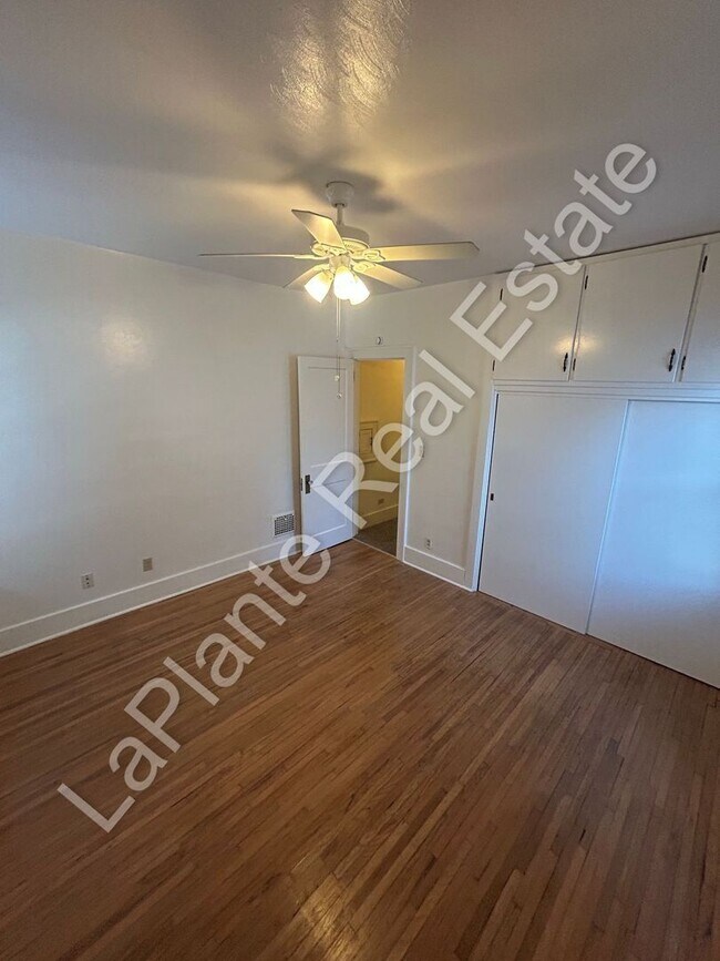 Building Photo - 1439 Vassar Dr