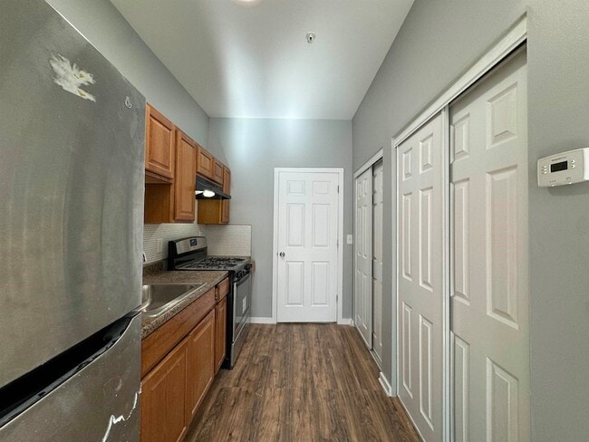 Building Photo - 1513 Summit Ave