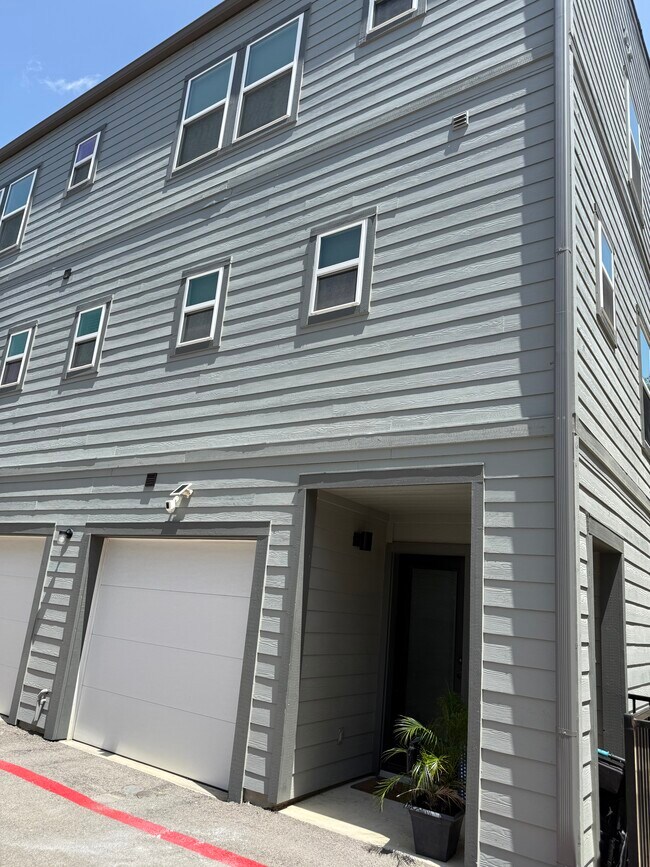 Building Photo - 310 Tendick St