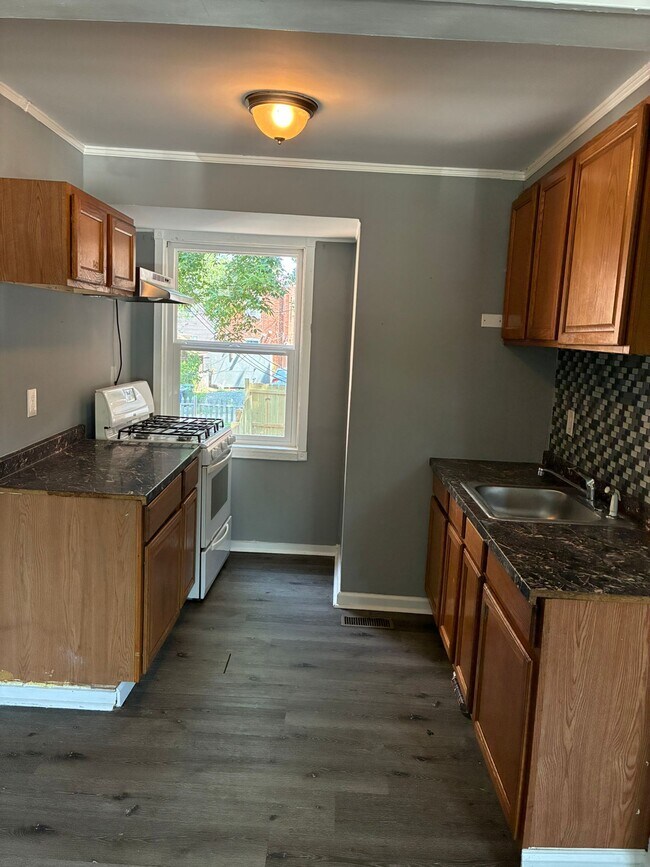 Building Photo - 504 Arsan Ave
