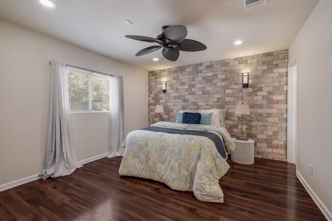 Building Photo - Charming Orchard Acres Home