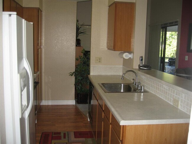 Building Photo - 39078 Guardino Dr