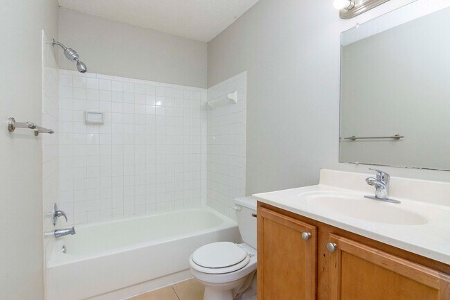 Building Photo - Lake Front - 2nd Floor - Upgraded- 1 Bedroom 1 Bathroom for Rent in Brandon, FL