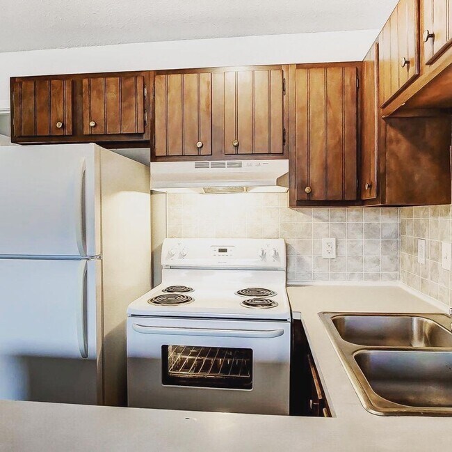 Building Photo - Let Us Be The Reason You Lease Your Home