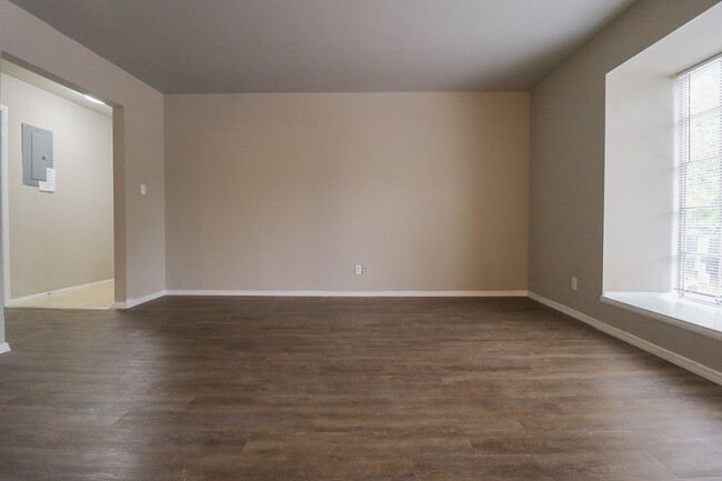 Building Photo - 2 Bed / 2 Bath Condo in Central Tulsa!