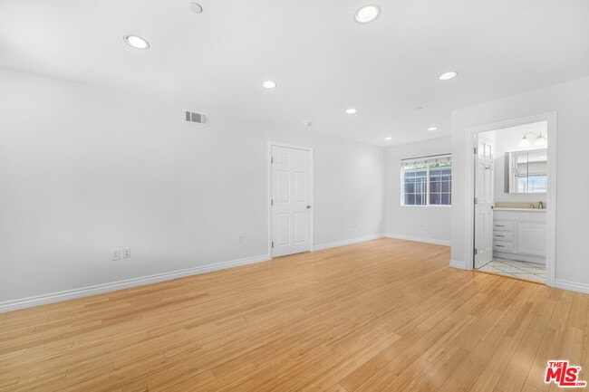 Building Photo - 741 N Las Palmas Ave
