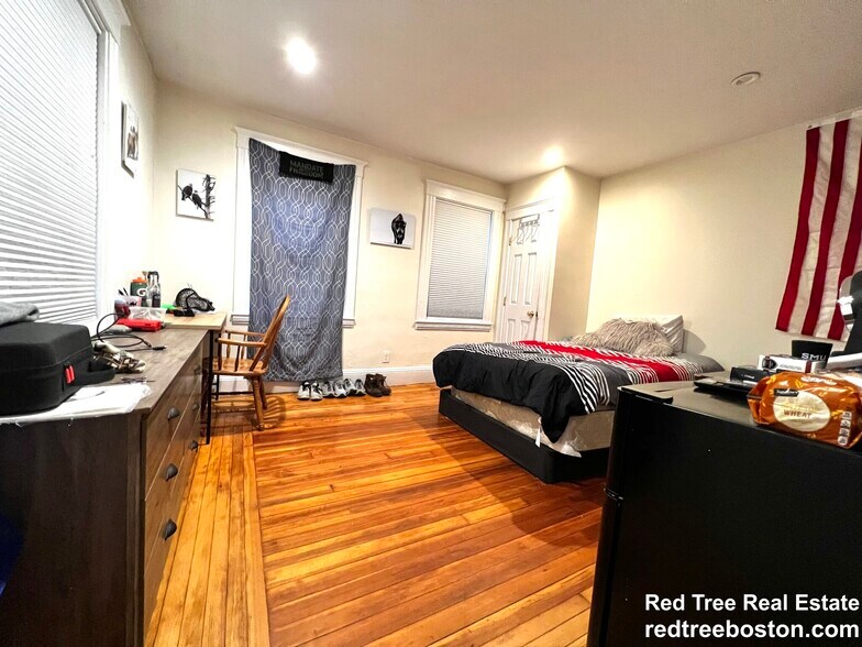Building Photo - 8 Sawyer Ter