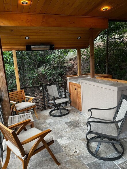 Building Photo - 3201 W 7th Ave